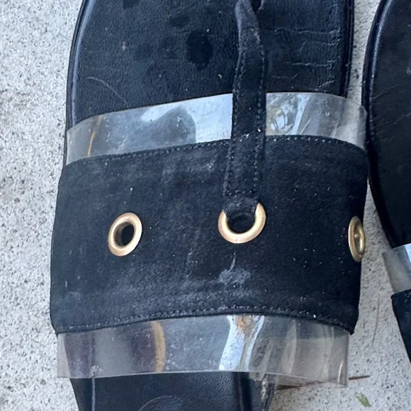 Gucci Black Sandals with Gold Accents - Picture 3 of 12